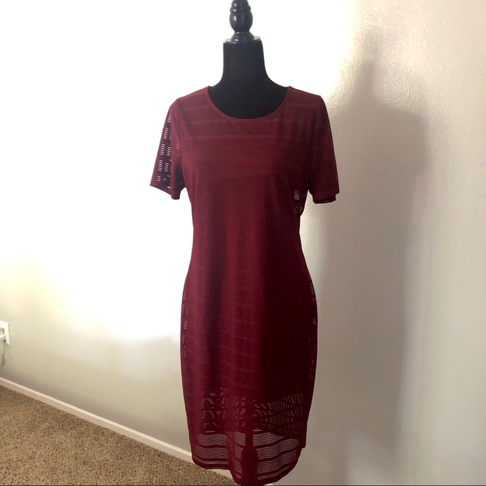 Bodycon maroon dress